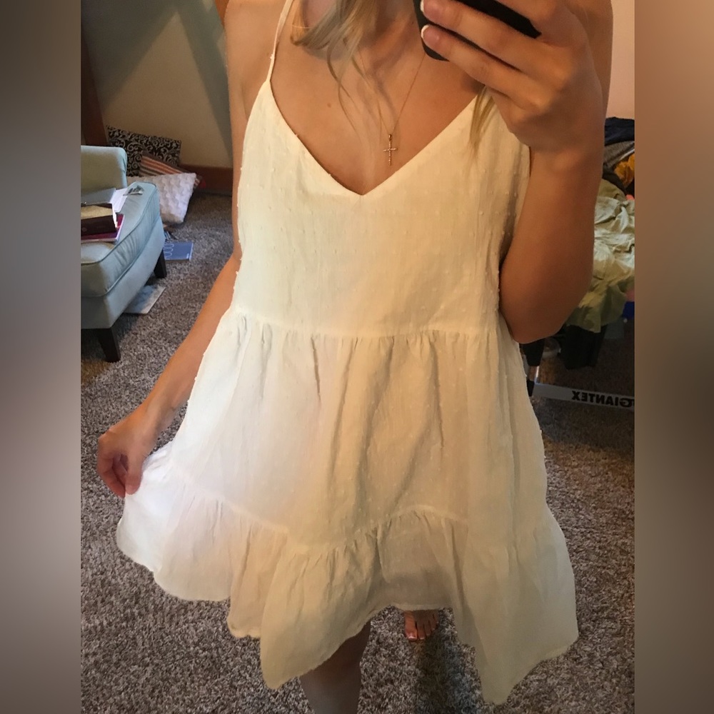 Adorable white flowy dress